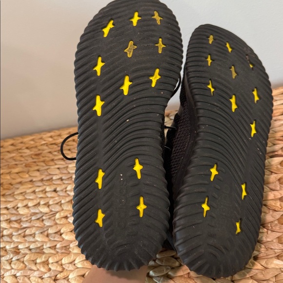 Adidas black tennis shoes - Picture 6 of 6